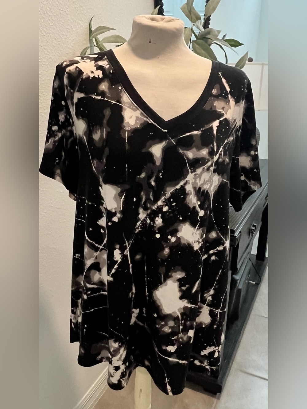 LuLaRoe Black & White V-Neck Short Sleeve Tee